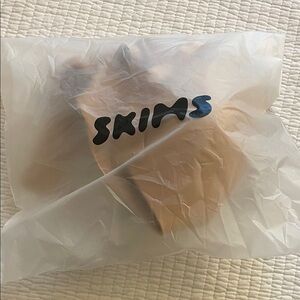 Skims nude push up plunge bra